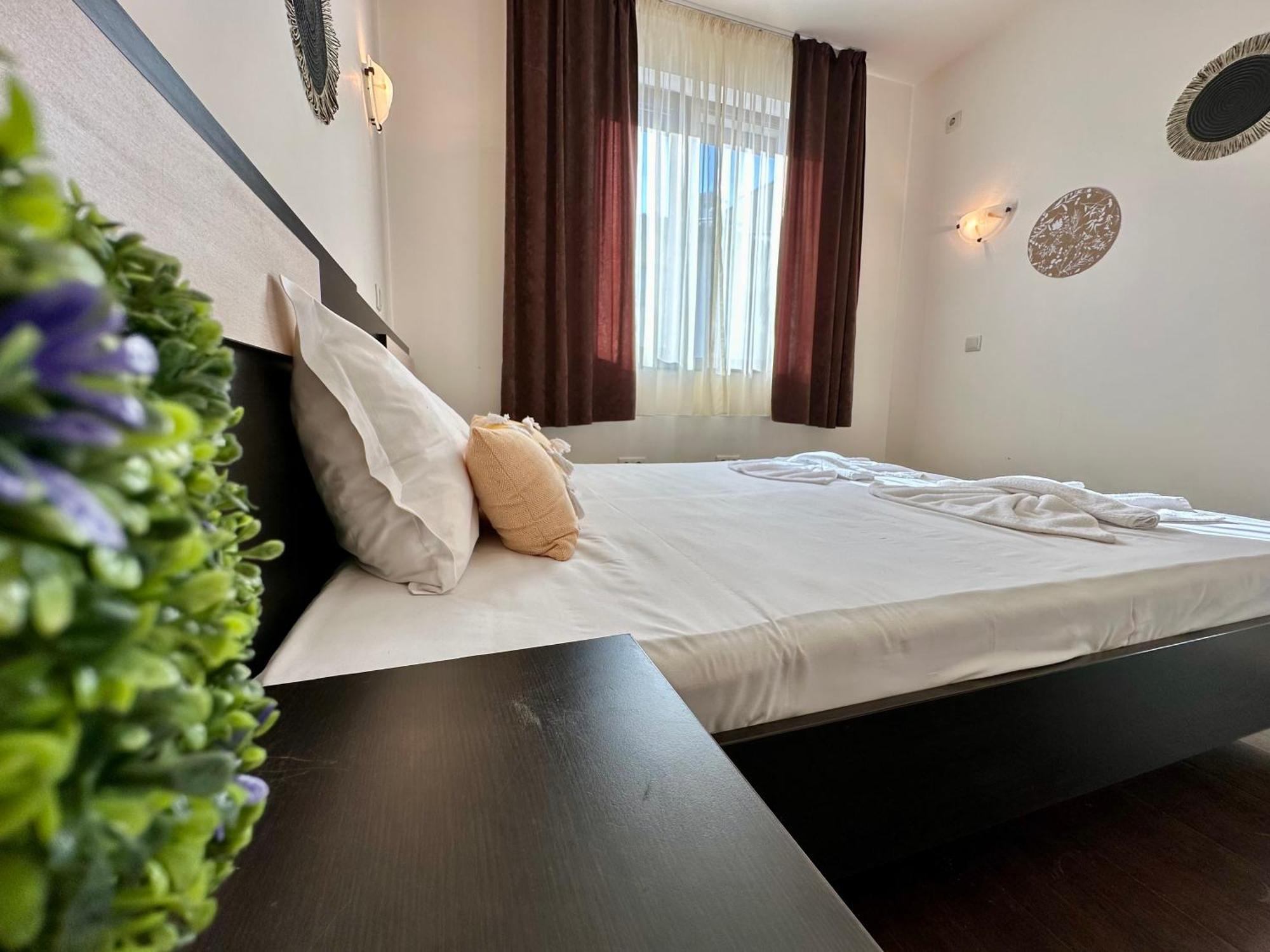 Menada Imperial Heights Villas Sunny Beach Eksteriør billede