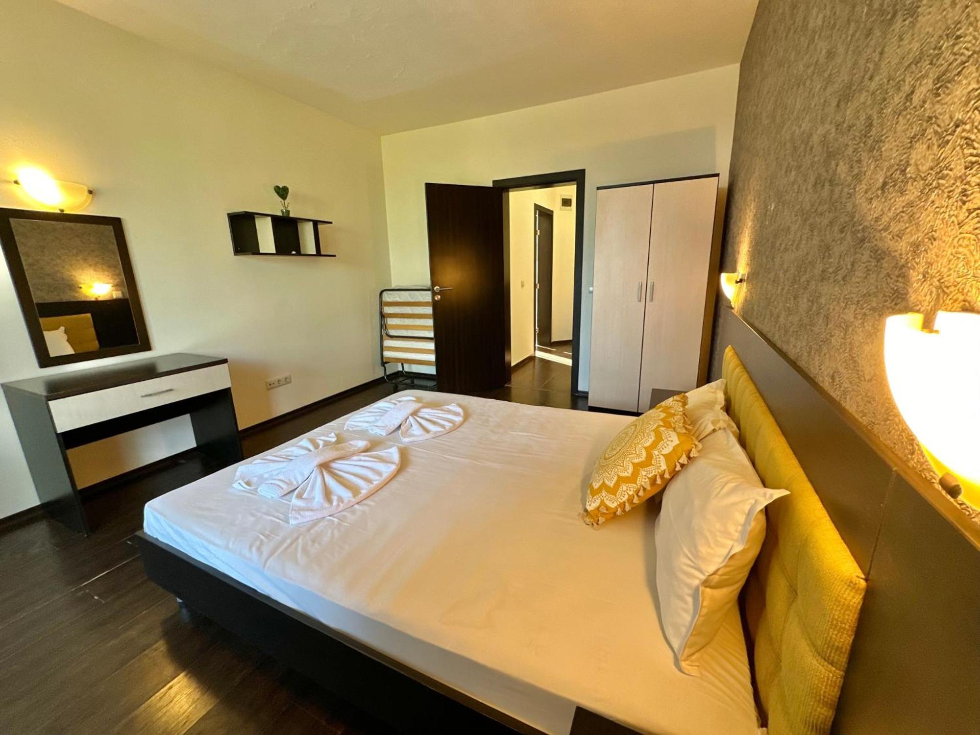 Menada Imperial Heights Villas Sunny Beach Eksteriør billede