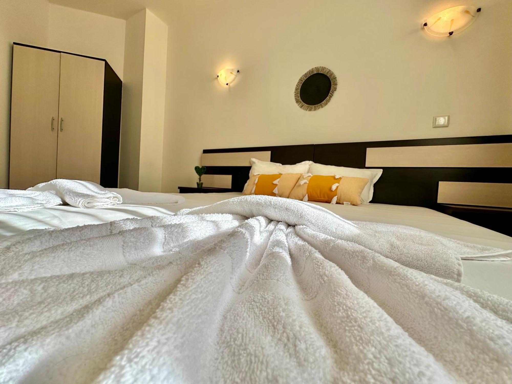 Menada Imperial Heights Villas Sunny Beach Eksteriør billede